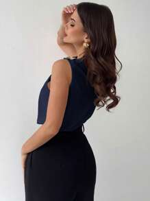 Firerie 不对称褶皱领金属纽扣无袖修身白色办公室衬衫，优雅复古现代日常通勤，情人节春夏新品 - 藏蓝色 - 查看 2