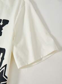 SHEIN 1 件青少年男孩休闲运动学院欧美圆领白色T恤，带有涂鸦大字母图案，适合儿童男孩返校男孩，适合生日派对，晚会，表演，婚礼，洗礼，开幕式日常适合日常使用适合上学适合旅行适合运动适合春夏季节