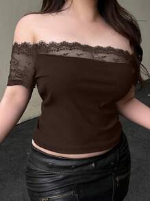 Dazy Plus Camiseta minimalista sexy de mujer de manga corta con empalmado de encaje en unicolor, Tops cortos de mujer, Top hombros descubiertos