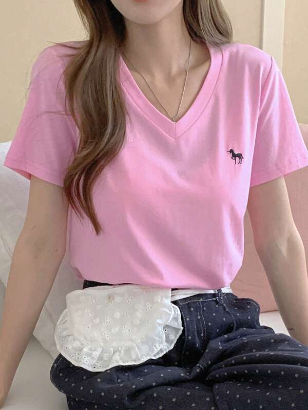 DAZY Women's V-Neck Embroidery Fitted Loose Urban Casual Short Sleeve Pink T-Shirt
