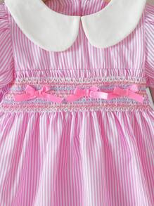 Souflis Souflis 女婴夏季可爱经典针织条纹连衣裙，白色彼得潘领拼色，正面褶皱设计，精致 3D 蝴蝶结装饰，适合休闲、度假、户外穿着 - 粉色 - 查看 7