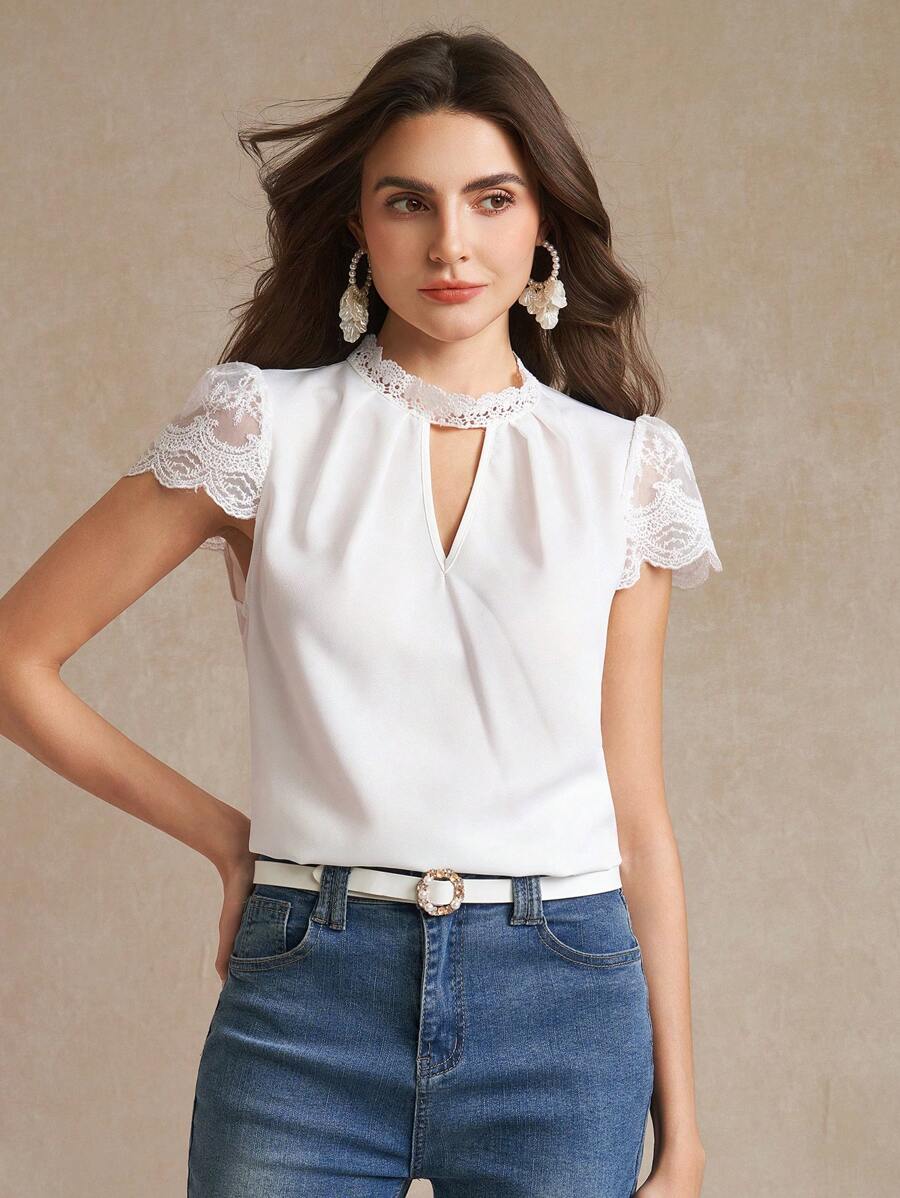 Amorya 撞色蕾丝镂空领口扇形花边褶皱细节衬衫，短袖上衣，白色夏季款