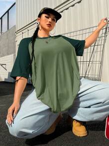 Muchica Plus Size Summer Basic Casual Raglan Sleeve Color Block Loose T-Shirt Green - Dark Green - View 2