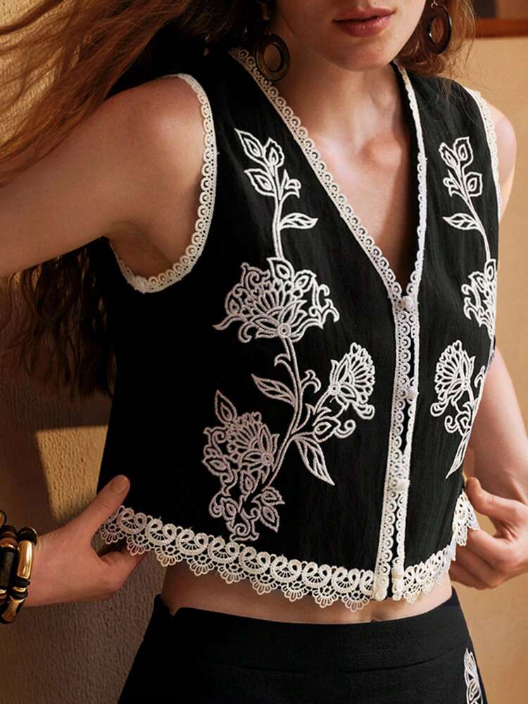 CONTRAST TRIM EMBROIDERY TANK TOP