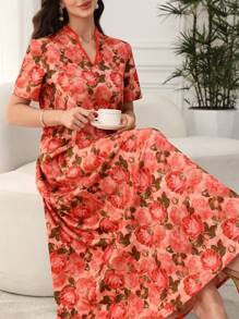 SHEIN Najma Vestido de manga corta con escote entallado y estampado 3D de jardín de rosas - Rojo - Ver 5