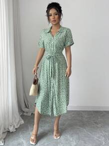 SHEIN PETITE 花卉系带前扣连衣裙长款女装 - 綠色 - 查看 4