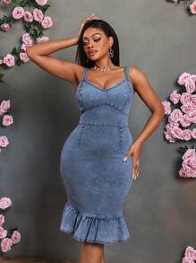 SHEIN Lady Váy bó sát denim cỡ lớn có dây đeo, gợi cảm và co giãn, màu xanh, phù hợp với nhiều dịp khác nhau như Ngày Độc lập 4 tháng 7, mùa hè, lễ tốt nghiệp và vũ hội. Trang phục thanh lịch dành cho phụ nữ. - Rửa nhẹ - Xem 1