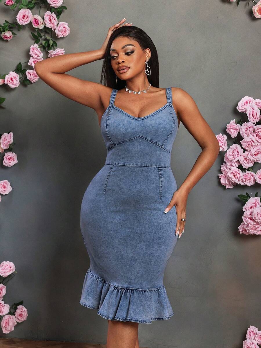 SHEIN Lady Váy bó sát denim cỡ lớn có dây đeo, gợi cảm và co giãn, màu xanh, phù hợp với nhiều dịp khác nhau như Ngày Độc lập 4 tháng 7, mùa hè, lễ tốt nghiệp và vũ hội. Trang phục thanh lịch dành cho phụ nữ. - Rửa nhẹ - Xem 1