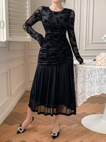 DAZY 女士植物与碎花印花植绒网眼美人鱼长裙、修身度假中长裙、春秋长袖连衣裙 - 黑色 - 查看 3