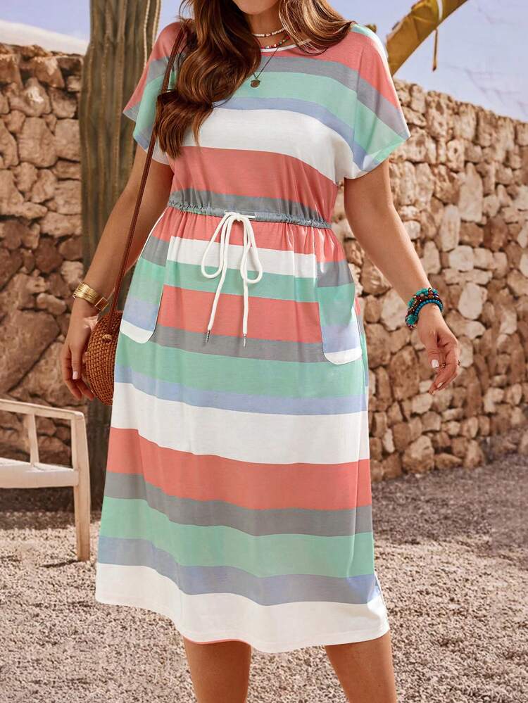 カラフルストライプ ラウンドネック 半袖 カジュアル サマードレス ウエスト形状 ポケット付き (プラスサイズ)