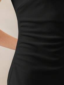 BizChic Vestido negro 2025 con tirantes de espagueti, hombro asimétrico, cintura fruncida, abertura lateral, romántico, elegante, versátil para uso diario y casual de negocios para mujeres