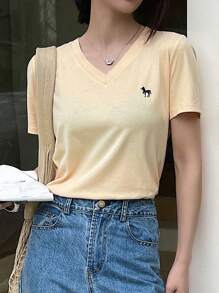 DAZY 女士V领刺绣都市休闲短袖T恤 - 黃色 - 查看 4
