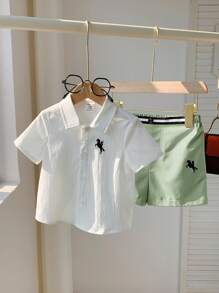 SHEIN 2件套男婴野马印花 Polo 领短袖开衫上衣和松紧腰短裤