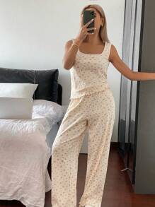 Livesso Set de 2 piezas de pijama para mujer con estampado floral disperso en todo