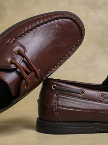 SHUZIA #NauticalCore 男士深棕色 PU 船鞋 - 优质缝线细节，适合游艇俱乐部和海滨度假