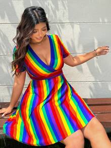 SHEIN EZwear 大码彩虹条纹交叉裹身短袖休闲连衣裙 - 彩色 - 查看 5