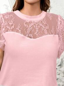 SHEIN Clasi 大码女式纯色蕾丝拼接短袖上衣 - 粉色 - 查看 5