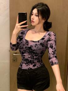 DAZY Camiseta interior ajustada y transparente con cuello cuadrado y estampado floral menudo para mujer, ropa de otoño, ropa de vuelta al colegio