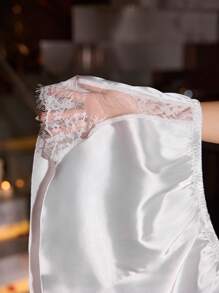 SilkySpell 2 件蕾丝 V 领吊带上衣和荷叶边短裤，优雅白色加大码缎面睡衣套装，适合所有季节家居服 - 白色 - 查看 7