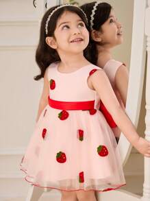 Glamorique Kids 女嬰粉紅與紅色草莓刺繡公主洋裝，可愛V領夏季網紗緞面對比腰帶後蝴蝶結生日派對禮服 - 彩色 - 查看 3