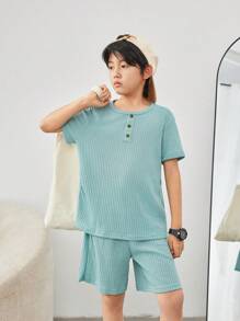 SHEIN Tween Boy Short Sleeve Button-Up Casual T-Shirt And Shorts Set For Loungewear/Home Wear