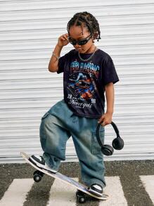 SHEIN Kids Young Boy Casual Versatile And Comfortable Racing Letter Print Pattern Round Neck Pullover Loose Short Sleeved Knitted T-Shirt Suitable For Commuting To School, Daily Leisure Vacation Travel, Suitable For Sports, Suitable For Spring And Summer Festivals