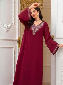 Al Najma 女士优雅朴素珍珠和水钻网眼拼接连衣裙 - 酒紅色 - 查看 5