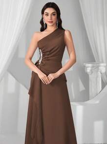 Coutiva Nuevo vestido elegante y esbelta de corte moderno con cuello de hombros oblicuos y sin mangas - Café integral - Ver 3