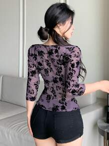 DAZY Camiseta interior ajustada y transparente con cuello cuadrado y estampado floral menudo para mujer, ropa de otoño, ropa de vuelta al colegio