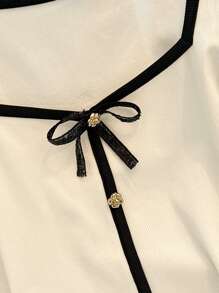 SHEIN Clasi Camiseta de manga corta ajustada para mujer de talla grande con botones metálicos y lazo con lentejuelas, cuello redondo, adecuada para vacaciones de verano