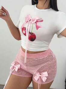 Flirla Conjunto de 2 peças plus size para festival de música primavera/verão 2025 Y2K, roupa sexy casual e fofa: camiseta branca com gola redonda, manga curta, justa, laço de renda, estampa de cereja + shorts curtos de cintura alta com laço de renda e decoração de borla - Multicolorido - Ver 4