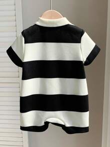 SHEIN Bộ áo liền quần tay ngắn cổ polo kẻ sọc thoải mái cho bé trai/bé gái, thích hợp mặc hàng ngày, đi học, chơi thể thao, dự tiệc, chụp ảnh, đi nghỉ mát, nghỉ lễ mùa xuân/hè. - Đen và trắng - Xem 3