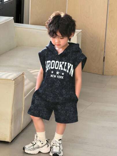 SHEIN 2pcs/Set Baby Boys/Girls Casual Street Fashion Letter Graphic Hoodie Sleeveless Tank Top & Shorts Set, Comfortable For Indoor, Outdoor, Daily Wear, Sports, Play, Party, Photo Shoot, Holiday, Spring/Summer