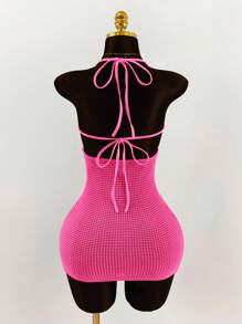 Amplova Vestido mini ajustado de ganchillo con parte superior halter atada y espalda descubierta con detalles de concha de perla - Rosa Fucsia - Ver 6
