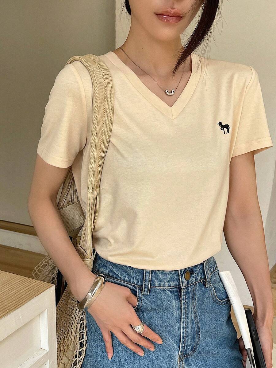 DAZY 女士V领刺绣都市休闲短袖T恤 - 黃色 - 查看 1