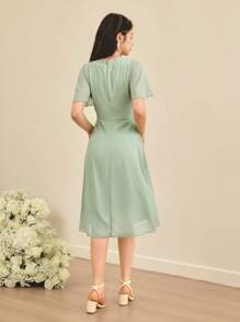 SHEIN 简约优雅青年绿色圆领短袖高腰中长不对称下摆连衣裙，适合毕业、婚礼伴娘