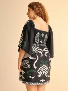 CAJUNI Vestido corto de manga de murciélago y cuello cuadrado con estampado floral de árboles de coco y piñas negras para mujer de talla grande, de uso casual en la playa y vacaciones - Multicolor - Ver 2