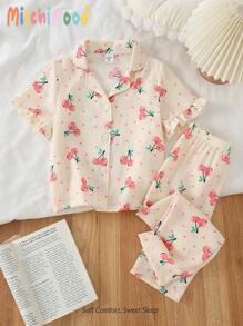 2 piezas Conjunto de ropa de casa para niña joven con cárdigan de gasa de manga corta con estampado de fresa y cuello con volantes a juego y pantalones cortos