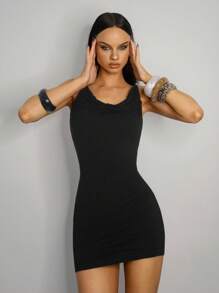 SHEIN ICON Vestido mini ajustado de talla grande con decoración especial de tirantes - Negro - Ver 5