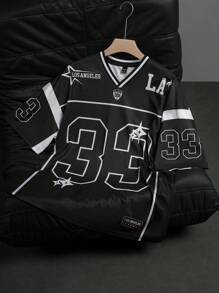 Manfinity Campus Court 这款男士街头学院风短袖T恤，采用高街嘻哈风格，饰有超大号33和“洛杉矶”字样的数码印花，宽松版型，黑白撞色V领短袖设计。T恤采用黑白撞色设计，饰有徽章Logo和星星元素，适合四季穿着。它完美诠释了街头摇滚美学，无论是音乐节还是日常穿着都非常合适，是送给男友或丈夫的绝佳礼物。 - 黑色 - 查看 8