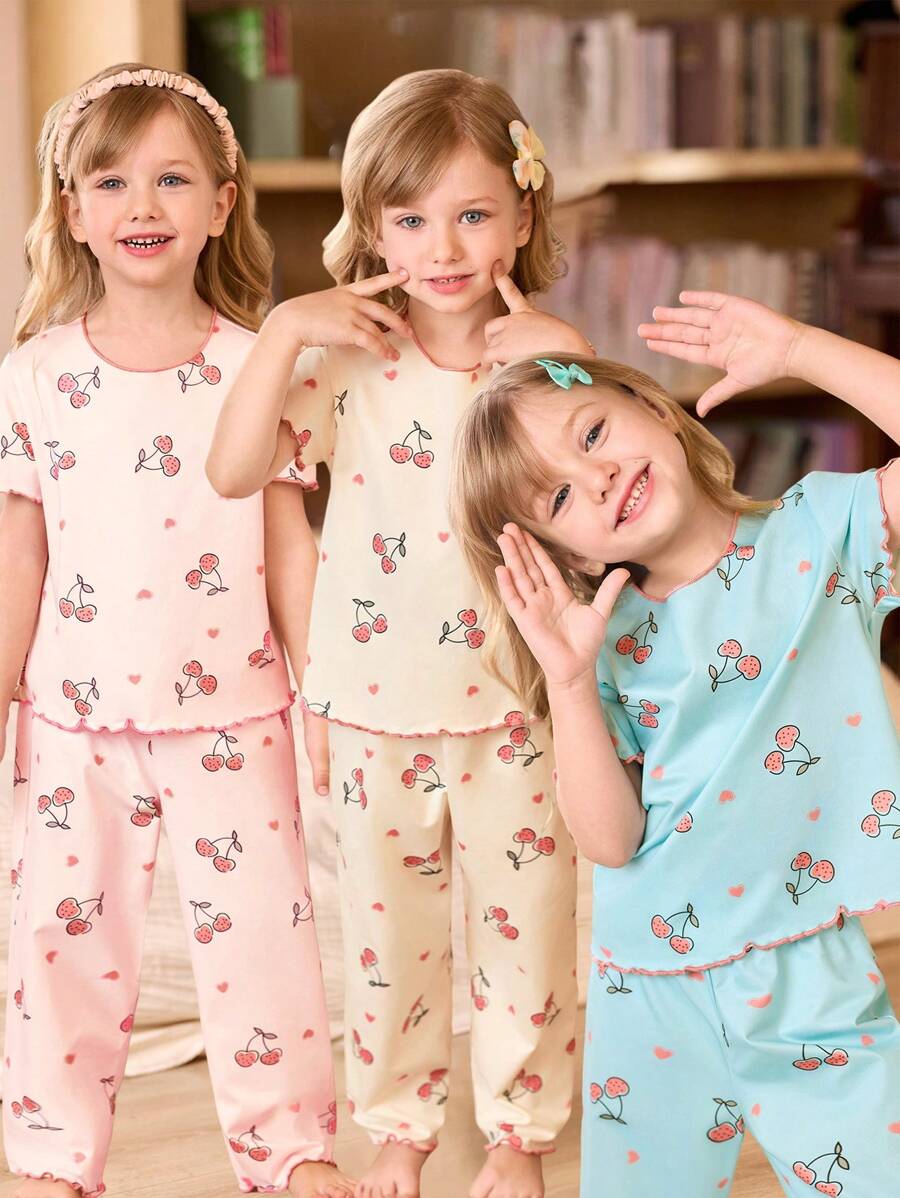 SHEIN 3件套樱桃印花短袖上衣和裤子女童幼儿睡衣套装 - 彩色 - 查看 1