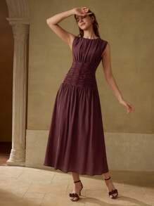MOTF PREMIUM 女士休闲纯色褶皱腰无袖中长连衣裙，夏季 - 酒紅色 - 查看 4