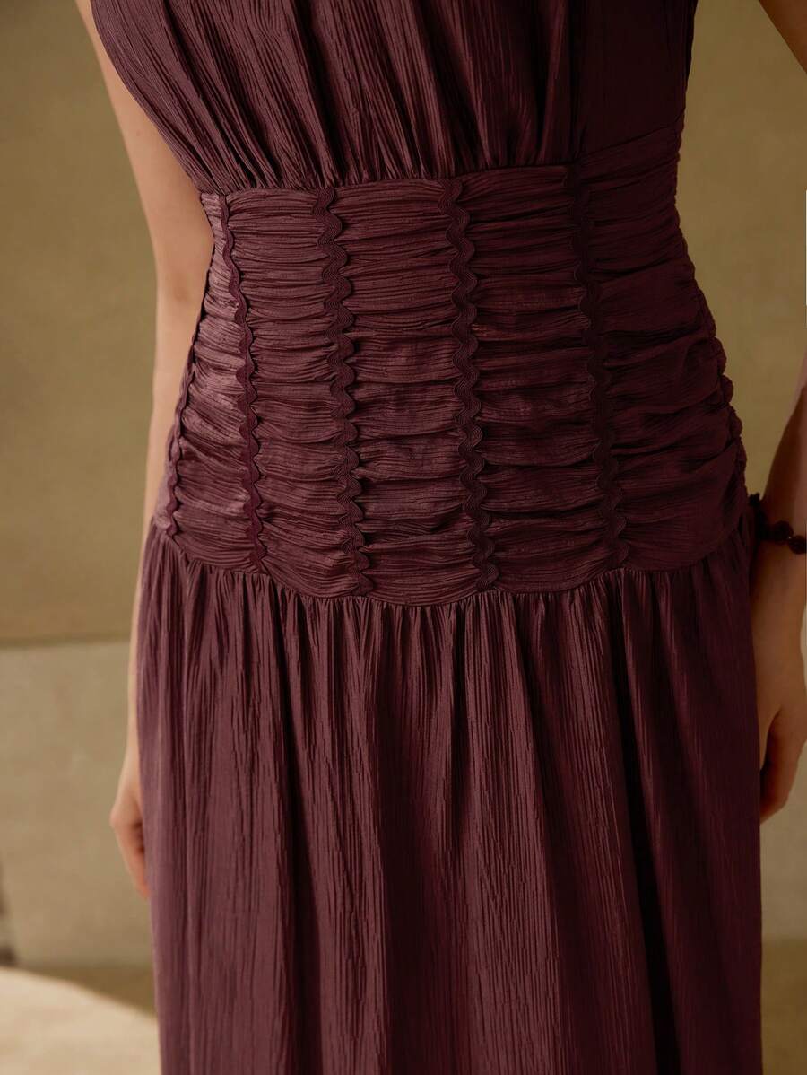 MOTF PREMIUM 女士休闲纯色褶皱腰无袖中长连衣裙，夏季 - 酒紅色 - 查看 2