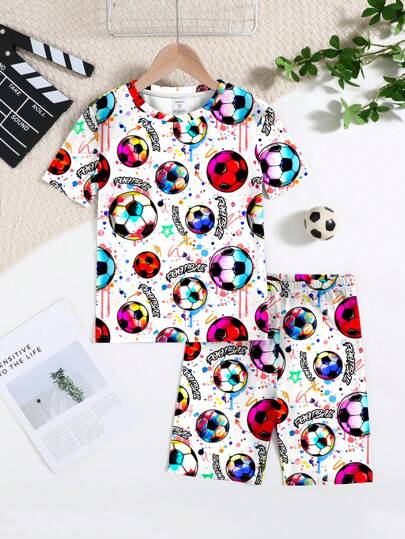青少年男孩涂鸦印花足球图案休闲简约舒适短袖和短裤睡衣套装，适合春夏季