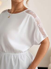 SHEIN Clasi Camisa de verano elegante de talla grande con unicolor, parche de encaje, cuello redondo y mangas tipo murciélago para mujeres - Blanco - Ver 3