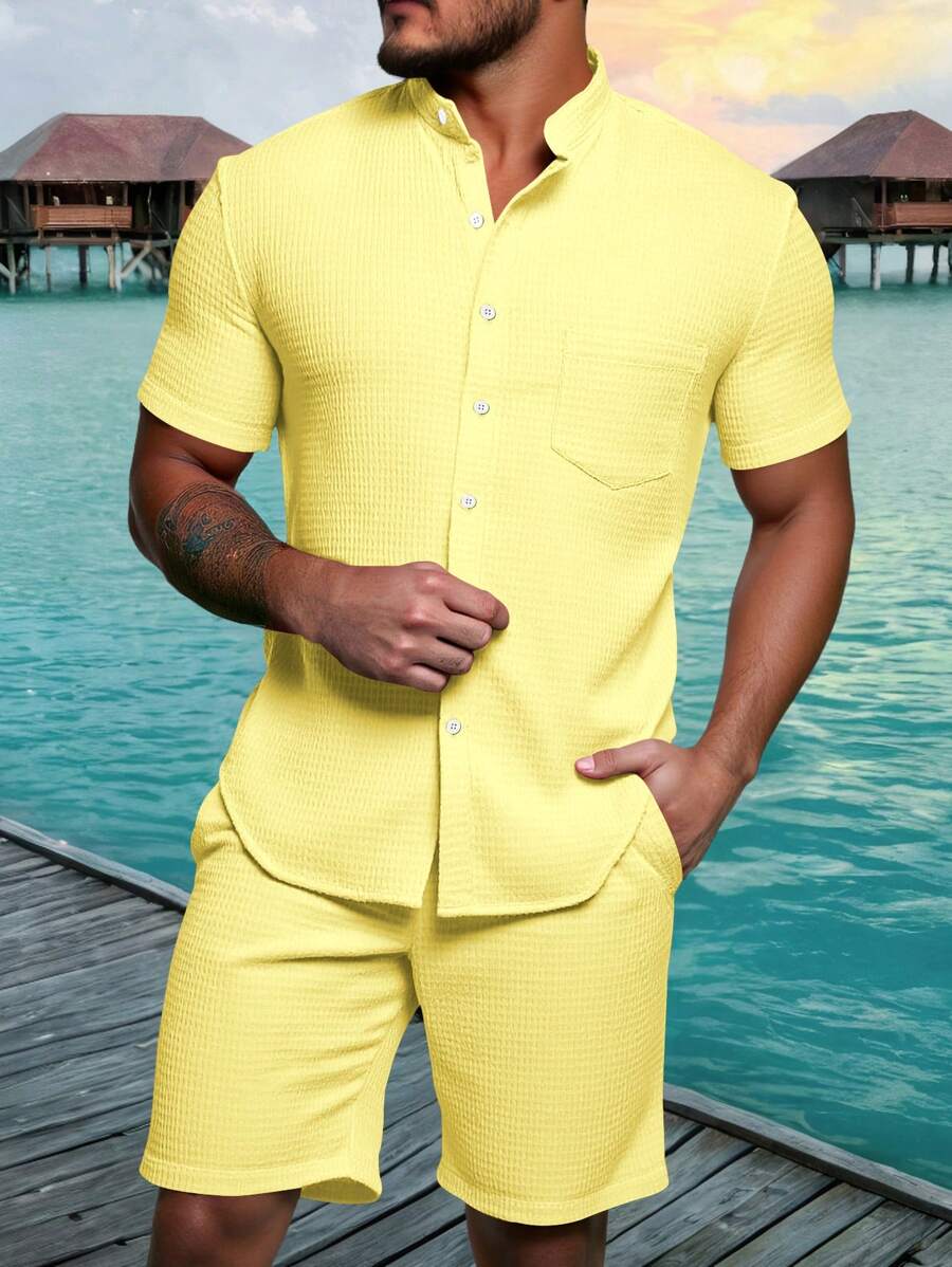 Manfinity RSRT 男士夏季纯色纹理纽扣衬衫和口袋短裤套装黄色衬衫男士黄色上衣男士黄色衬衫男士夏季两件套服装两件套夏季服装男士男士夏季两件套服装两件套夏季服装男士男士黄色短裤套装黄色男士短裤套装黄色套装男士男士两件套夏季男士两件套夏季 - 黃色 - 查看 1