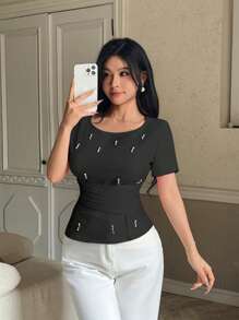 Chiquease Blouse décontractée de bureau élégante à col rond, manches courtes, avec perle rose décorée, plissée croisée devant pour femmes - Noir - Voir 6