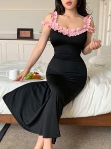 Snug Zone فستان إنزلاقي للنساء بتصميم كتف بارز وتفاصيل دانتيل ملونة بطريقة متباينة وأنيقة - الأسود - مشاهدة 6