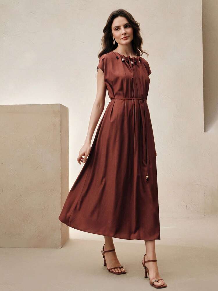 Vestido Solto Feminino Elegante Retrô Estilo Férias com Colar de Contas, Sem Mangas e Cinto