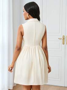 SHEIN Unity Váy mùa hè vải dệt chéo cho nữ, cổ chữ V không tay, nút kim loại rỗng, viền loe ở eo, trang phục thường ngày thanh lịch, vừa vặn và đa năng - Màu be - Xem 2